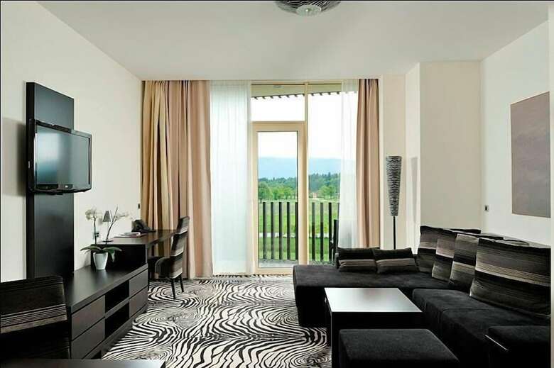 Lambergh Chateau & Hotel