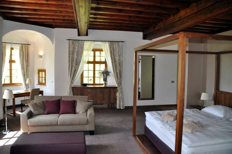 Lambergh Chateau & Hotel