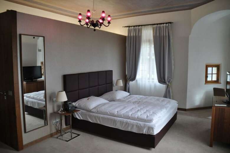 Lambergh Chateau & Hotel