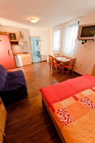 Hostal Guesthouse Les