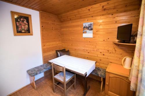 Hostal Apartments Pri Urhu