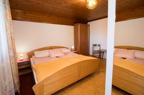 Hostal Apartments Pri Urhu