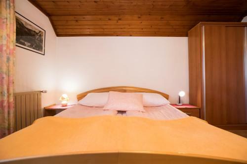 Hostal Apartments Pri Urhu