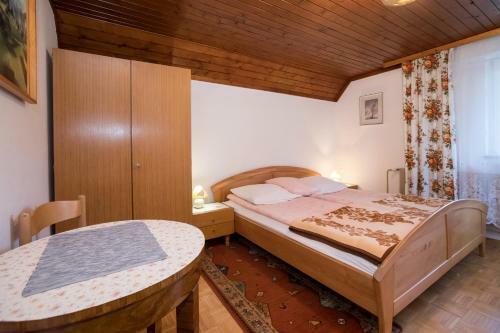 Hostal Apartments Pri Urhu