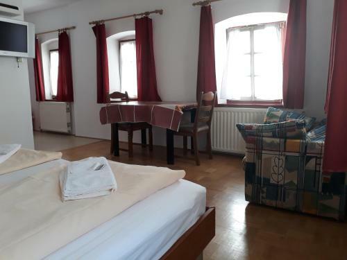 Hostal Guesthouse Skafar