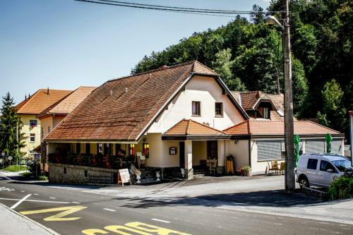 Hostal Framski Hram Guest House