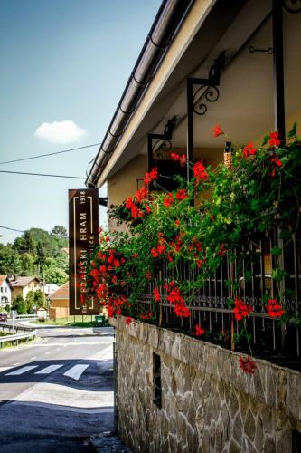 Hostal Framski Hram Guest House