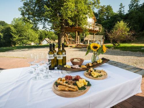 Chateau Ram?ak, Vineyard Glamping Resort