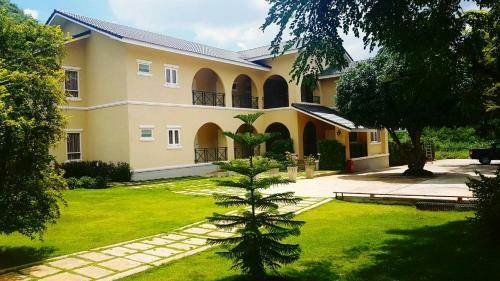 Hotel Palazzo Pavone Gallery & Resort