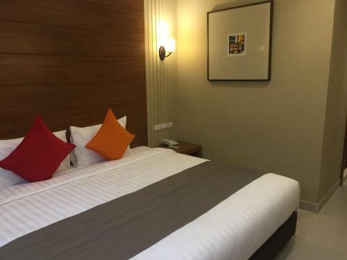 S Bangkok Hotel, Navamin