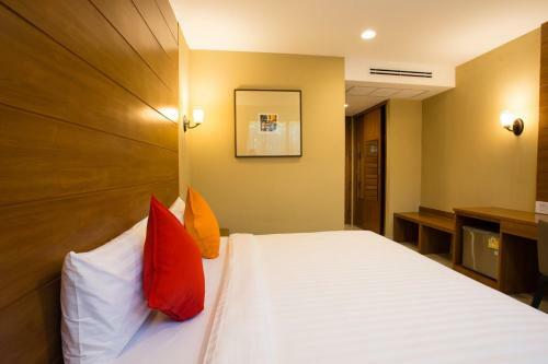 S Bangkok Hotel, Navamin