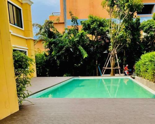 S Bangkok Hotel, Navamin