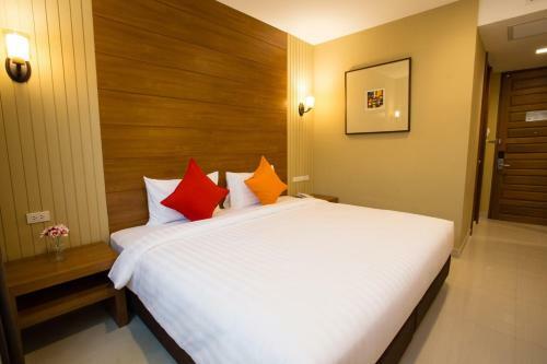 S Bangkok Hotel, Navamin