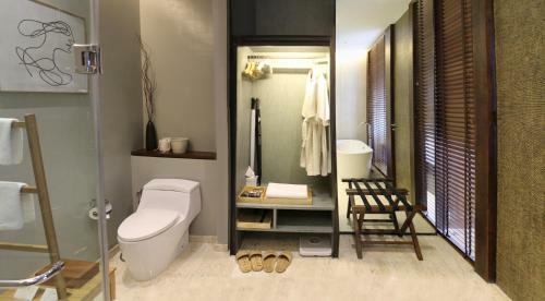Hotel Atta Lakeside Resort Suite