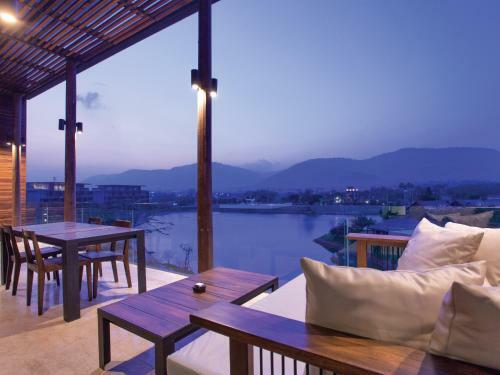Hotel Atta Lakeside Resort Suite
