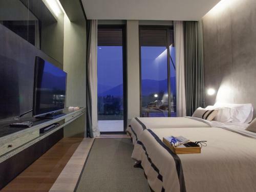 Hotel Atta Lakeside Resort Suite