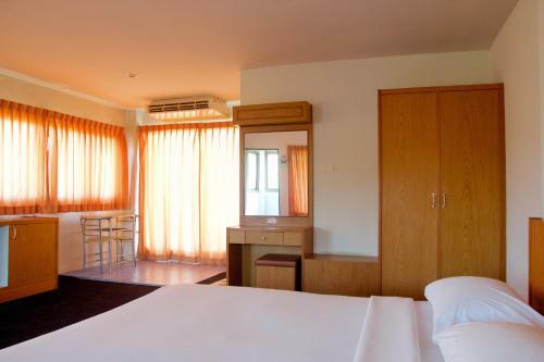 Hotel Sichang Shine Khao Resort