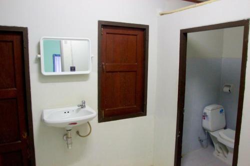 Hotel Sichang Shine Khao Resort