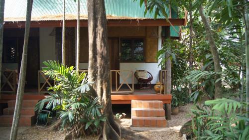 Hostal Mut Mee Garden Guest House
