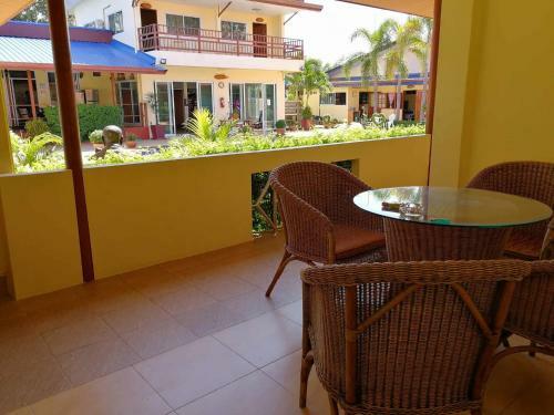Hotel Baan Sabaijai Resort