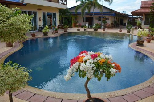 Hotel Baan Sabaijai Resort