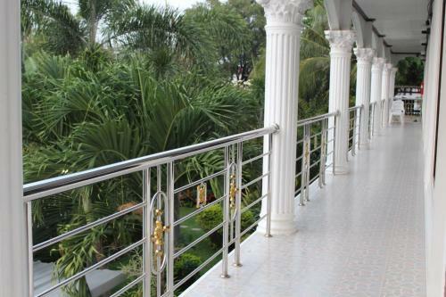 Hotel White Elephant Resort