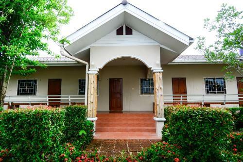 Hotel Tanaosri & Creekside Resort