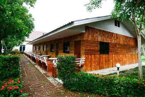 Hotel Tanaosri & Creekside Resort