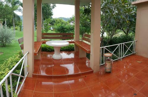 Hotel Tanaosri & Creekside Resort