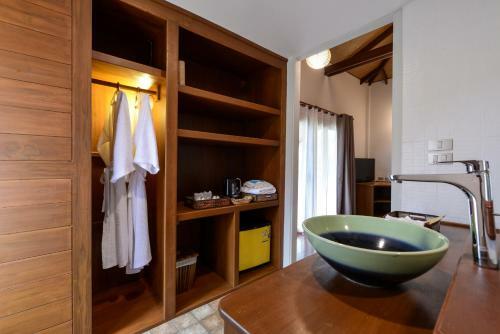 Hotel Pingchan Koh Phangan Beachfront Resort