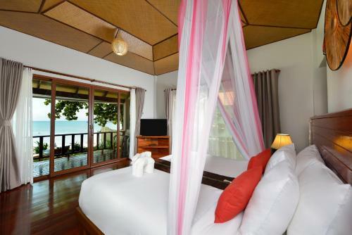 Hotel Pingchan Koh Phangan Beachfront Resort
