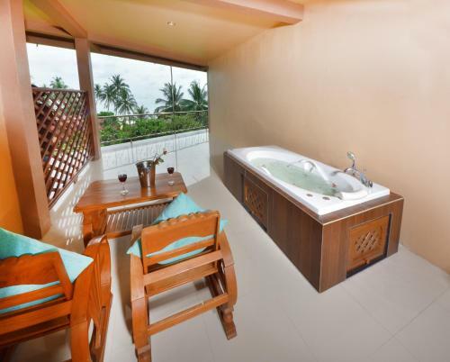 Hotel Haad Yao Bayview Resort & Spa