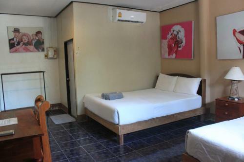Hostal Baan Talay Guesthouse