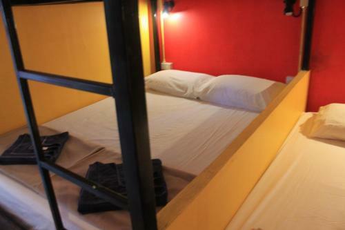 Hostal Baan Talay Guesthouse