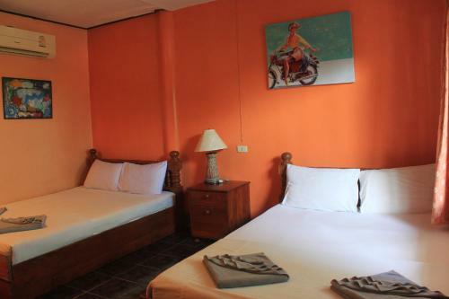 Hostal Baan Talay Guesthouse