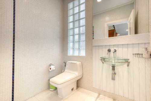 Exclusive Beachfront Villa By Pearl Property