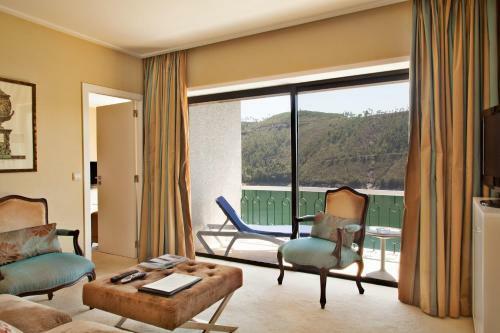 Hostal Estalagem Lago Azul