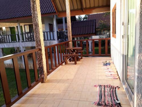 Hostal Ban Ing Nam Resort