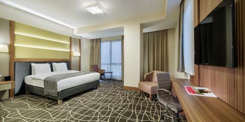 Hotel Ramada By Wyndham Elaz??
