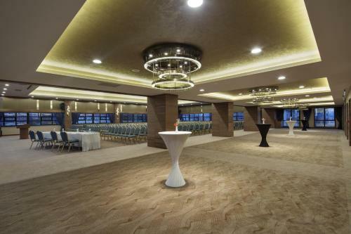 Hotel Ramada By Wyndham Elaz??