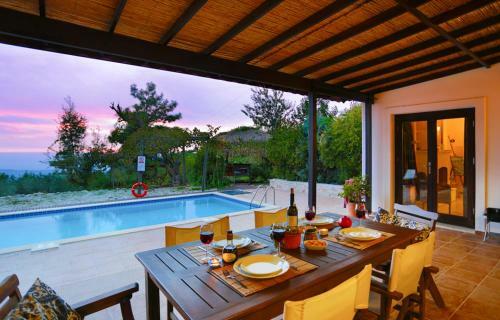 Islamlar Villa Sleeps 6 Pool Air Con Wifi
