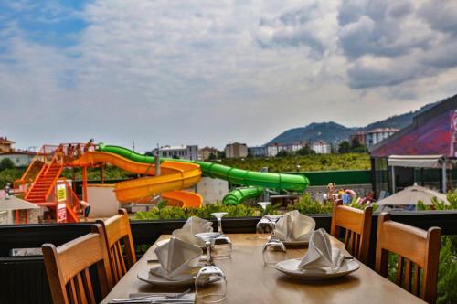 Grand Ayzek Hotel
