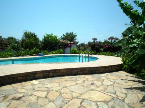 Villa Iris - 5 Bedroom Villa