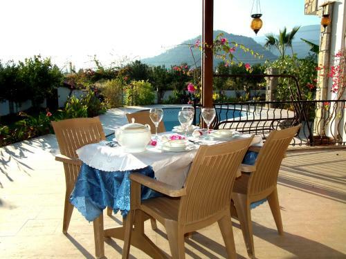 Villa Iris - 5 Bedroom Villa