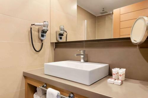 Hotel Ramada Resort By Wyndham Unye