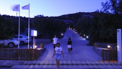 Assos Nazan Motel Restoran Beach