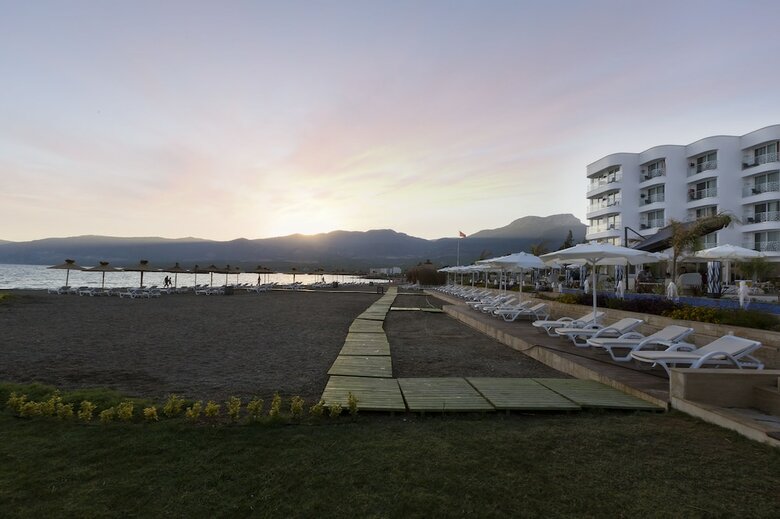 Marpessa Blue Beach Resort & Spa Hotel