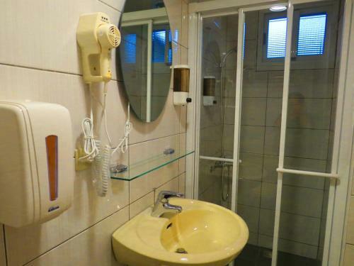 Bed & Breakfast Ez Stay Juifen(Ruifang Station)