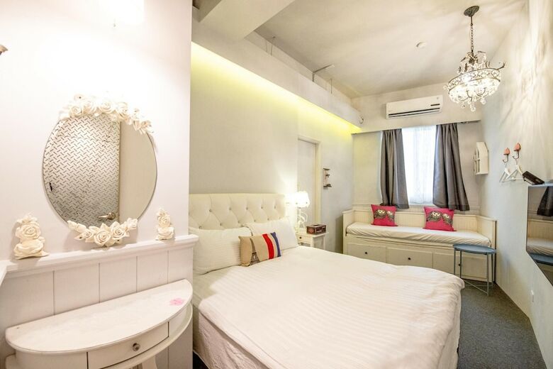 Hotel Treasure House