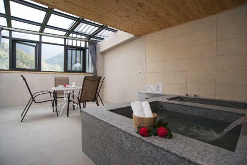 Tang Zhimei Hot Spring